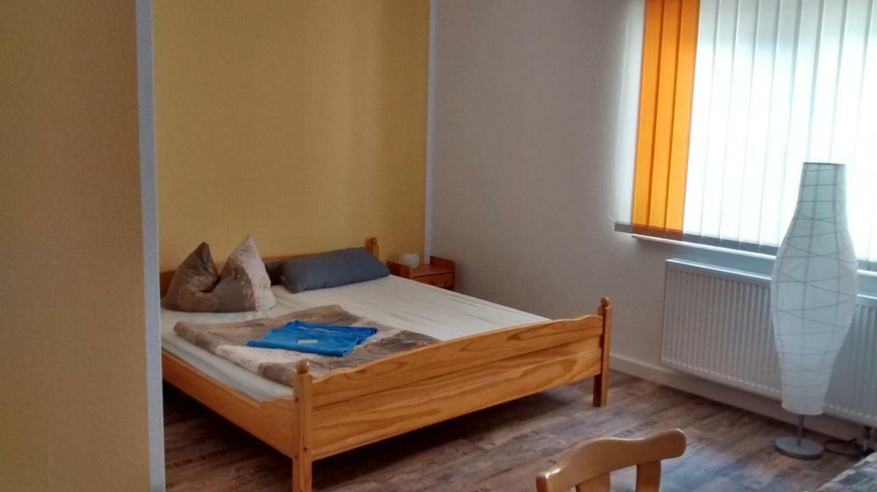Zimmervermietung Schoenfliesser Stuben Auch Fuer Monteure Eisenhüttenstadt Eksteriør billede